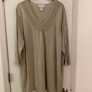 Avenue Light Pretty sweater - like new